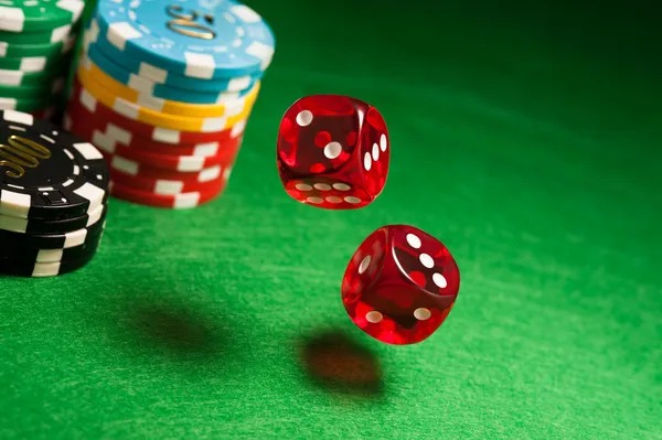Lightning Baccarat mobile gameplay with player placing bets and multipliers revealed
